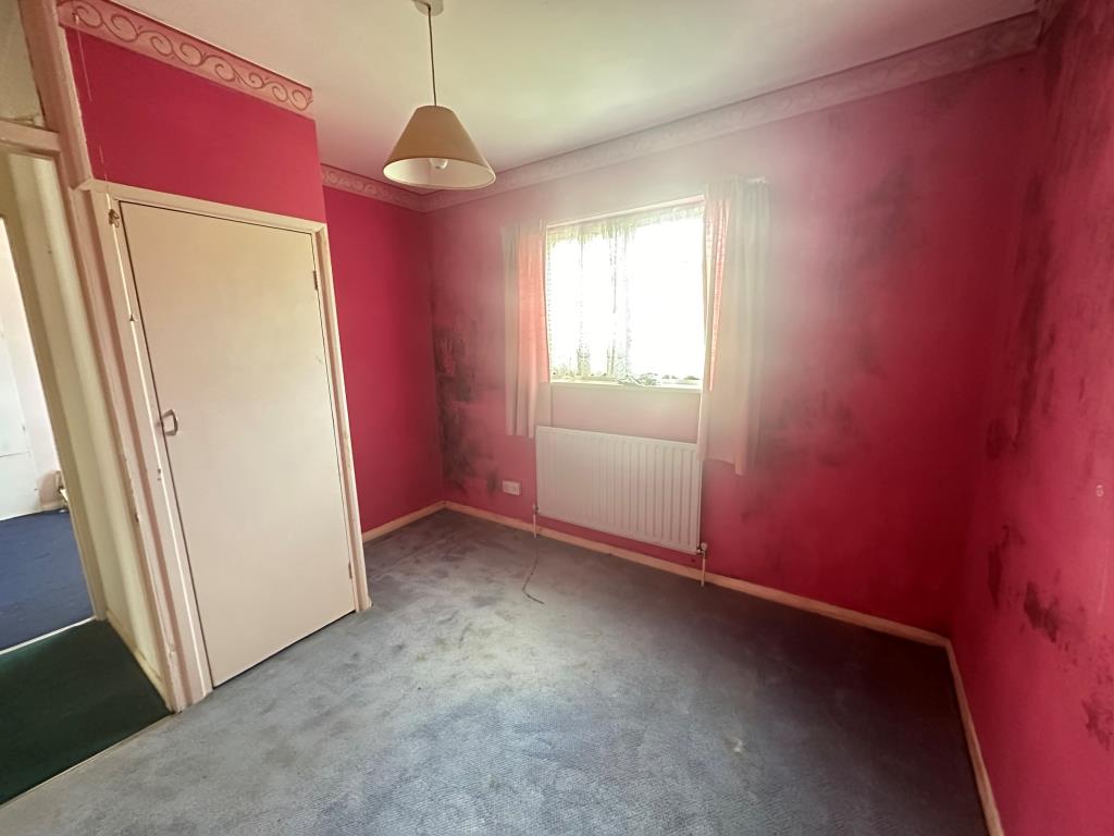 Lot: 101 - FOUR-BEDROOM HOUSE FOR REFURBISHMENT - Bedroom four